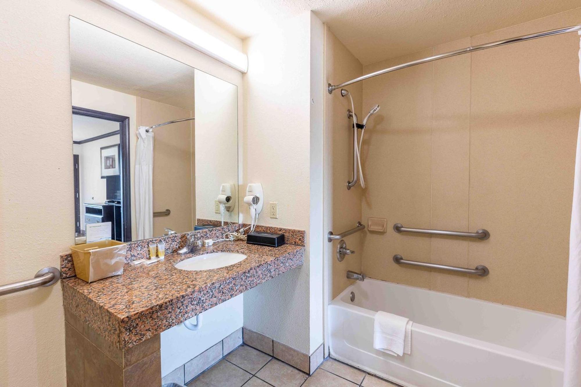 Days Inn By Wyndham Oklahoma City/Moore מראה חיצוני תמונה